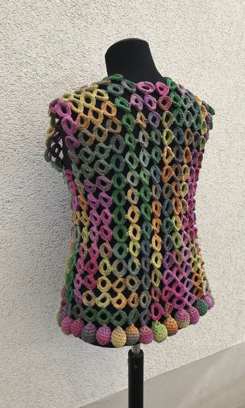 Weste "Christako" mit gehäkelten Kugeln - Bild 4