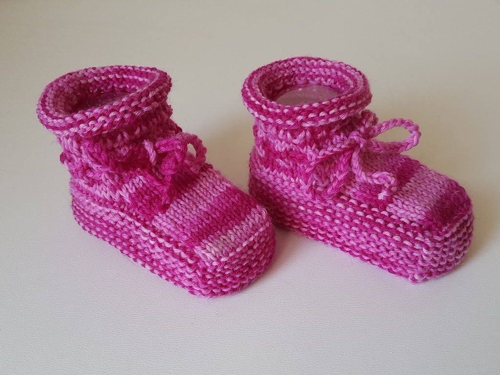 Strickanleitung Babyschuhe aus Wollresten / Sockenwolle, Sohlenlänge ca. 9 cm