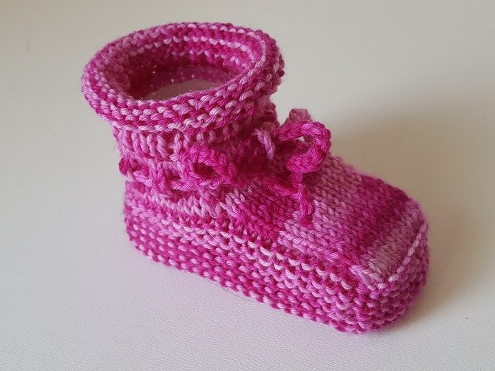Strickanleitung Babyschuhe aus Wollresten / Sockenwolle,  ca. 9 cm  #250