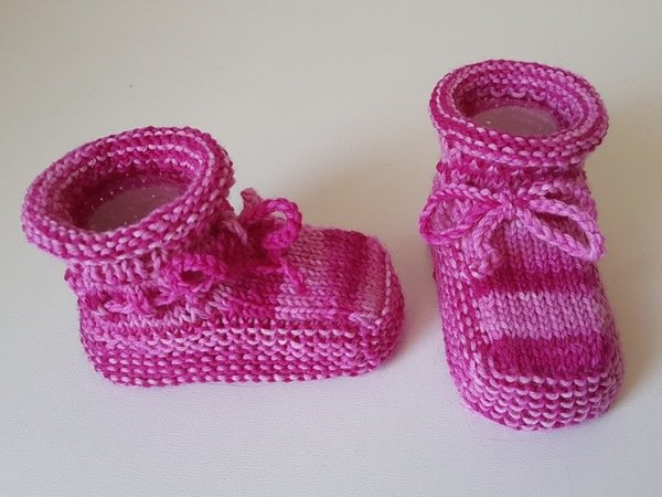 Strickanleitung Babyschuhe aus Wollresten / Sockenwolle, Sohlenlänge ca. 9 cm