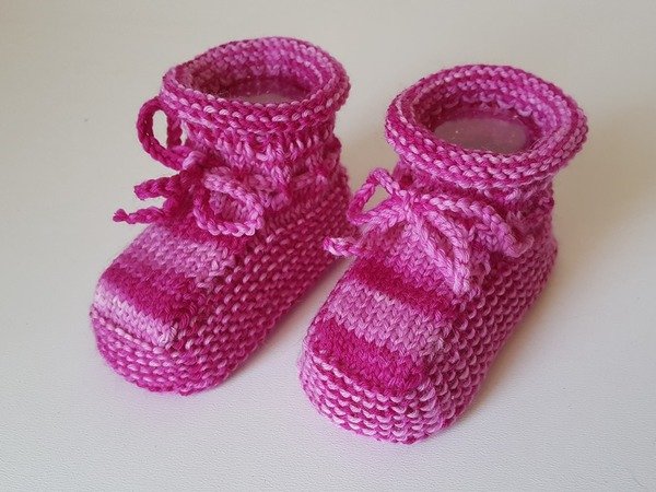 Strickanleitung Babyschuhe aus Wollresten / Sockenwolle, Sohlenlänge ca. 9 cm