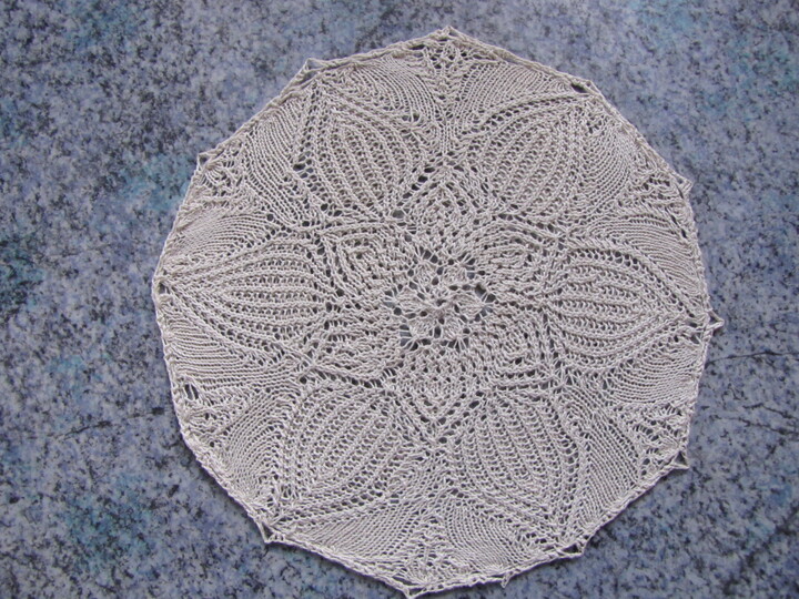 Strickanleitung _ Deckchen Gisela