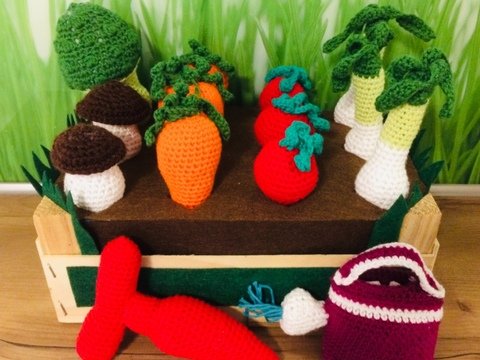 Häkelanleitung und Bastelanleitung Junges Gemüse, Beet mit Gemüse und Zubehör, Häkelgemüse