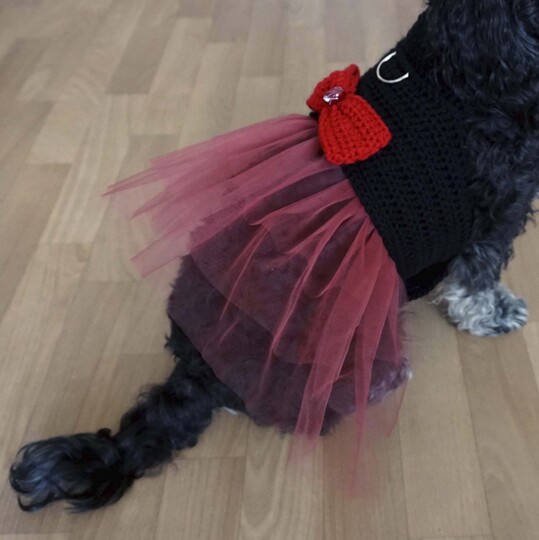 Häkelanleitung für das Hundegeschirr mit Tüllkleid