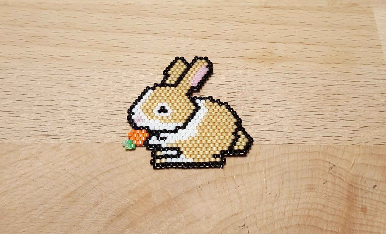 "Lissy" das Kaninchen mit Karotte / Anhänger / Ohrring / Schlüsselanhänger