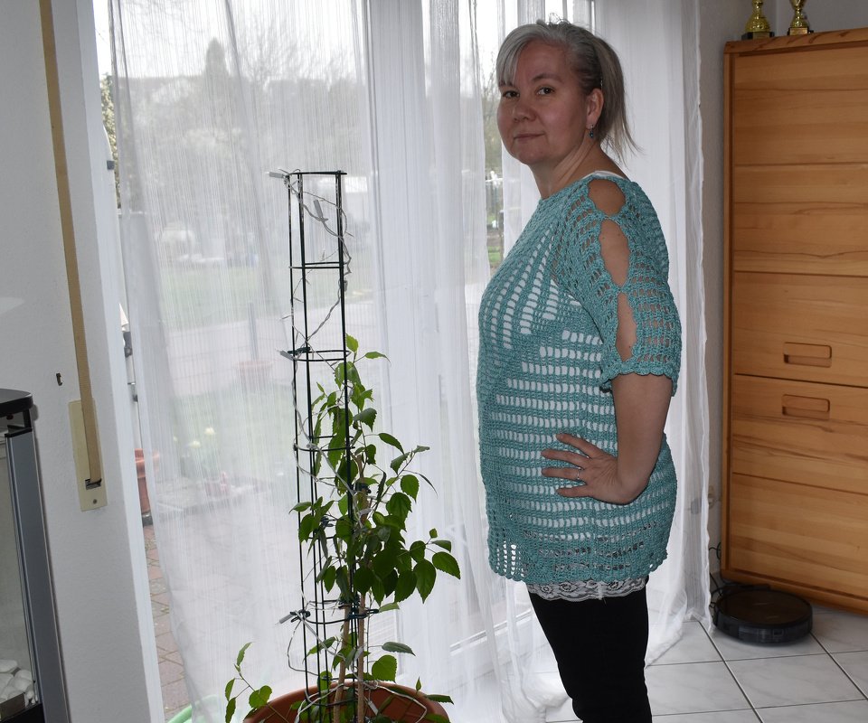 Frühlingspulli 2019 mit Cutout Ärmel in Grösse 44/46 - Bild 4