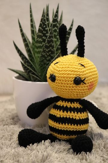 Crochet Pattern Bea the Bee, Amigurumi, crochet Bee