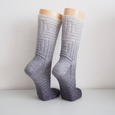 Cubix - easy sock knitting pattern