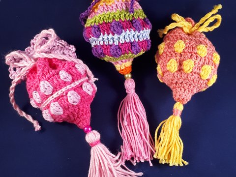 Gehäkelte Geschenkbeutel "Farbenzauber"