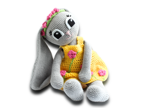 Häkelanleitung: Hase Henriette mit gelbem Kleid (48 cm)