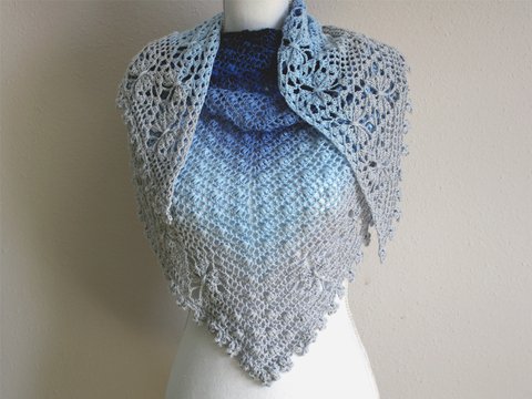 Häkelanleitung Dreieckstuch Schmetterlinge mit Blümchenbordüre