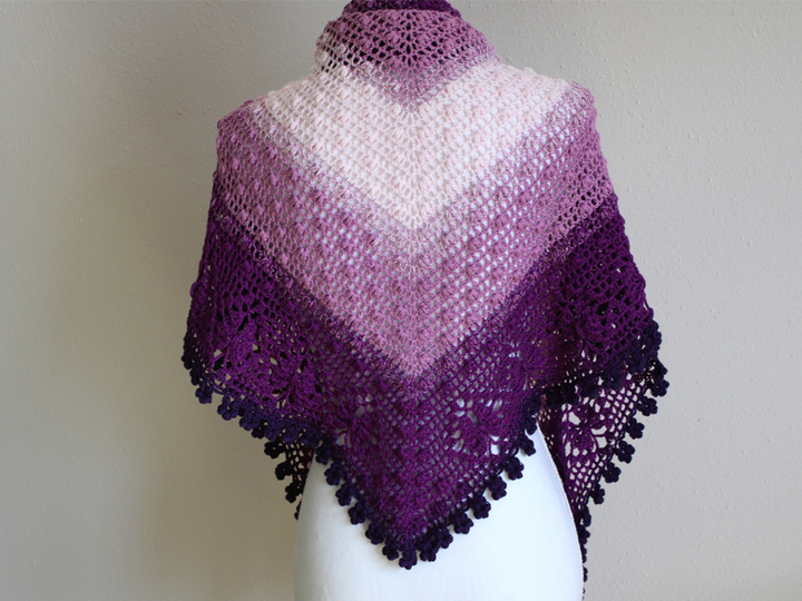 Häkelanleitung Dreieckstuch Schmetterlinge mit Blümchenbordüre