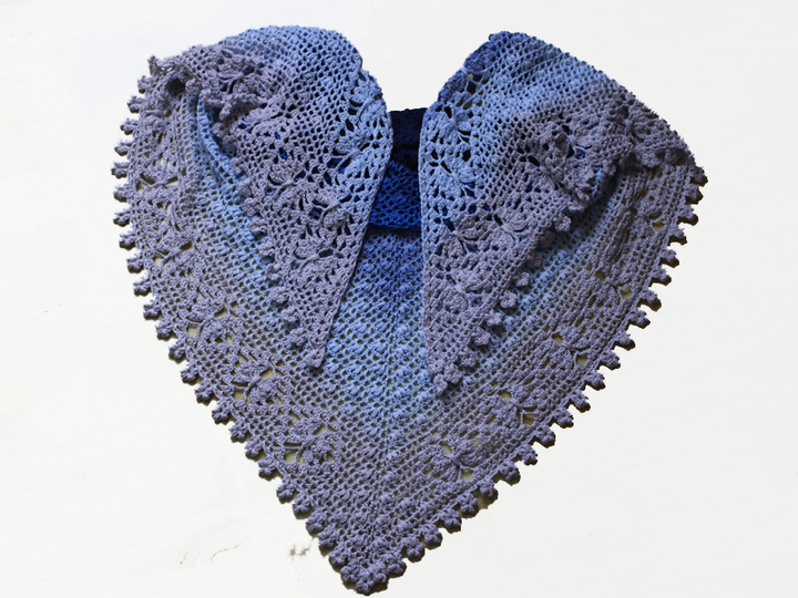 Häkelanleitung Dreieckstuch Schmetterlinge mit Blümchenbordüre