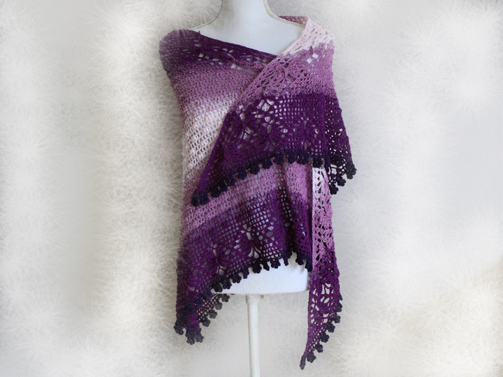 Häkelanleitung Dreieckstuch Schmetterlinge mit Blümchenbordüre