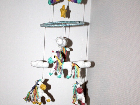 Crochet a Unicorn Mobile – Four Unicorns with Rainbow and Clouds (EN & DE)