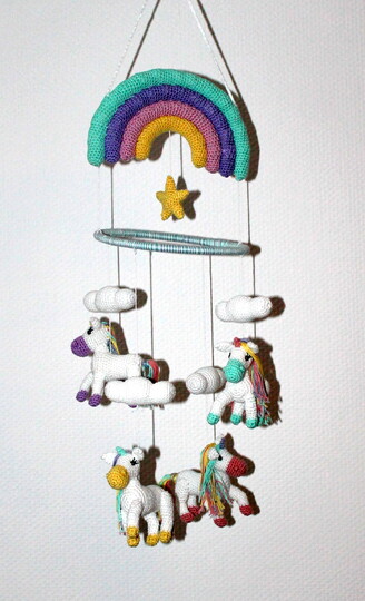 Crochet a Unicorn Mobile – Four Unicorns with Rainbow and Clouds (EN & DE)