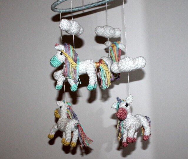 Crochet a Unicorn Mobile – Four Unicorns with Rainbow and Clouds (EN & DE)