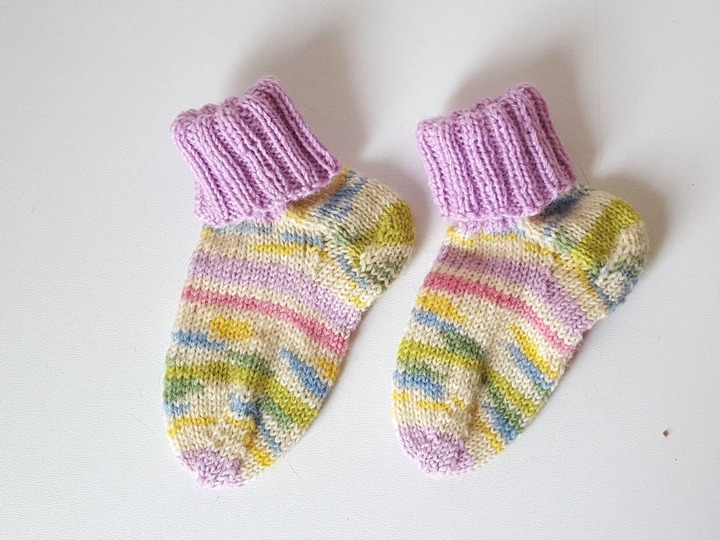 Strickanleitung Baby-Socken mit hohem Bündchen, Sohlenlänge ca. 12,5 cm