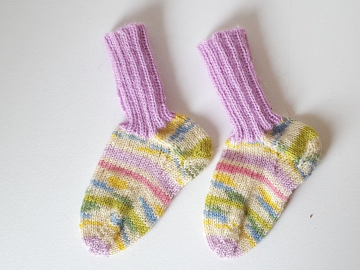 Strickanleitung Baby-Socken mit hohem Bündchen, Sohlenlänge ca. 12,5 cm