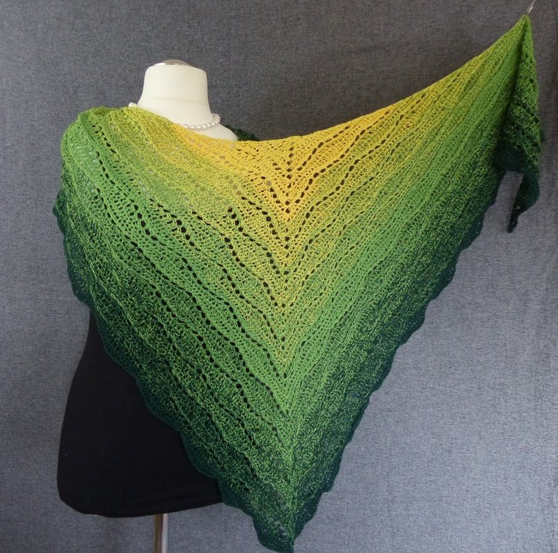 Wellentanz  Häkelanleitung für ein Dreieckstuch mit Wellenmuster - Bild 2