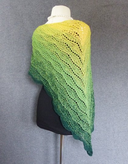 Wellentanz  Häkelanleitung für ein Dreieckstuch mit Wellenmuster