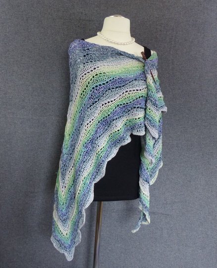 Wellentanz  Häkelanleitung für ein Dreieckstuch mit Wellenmuster