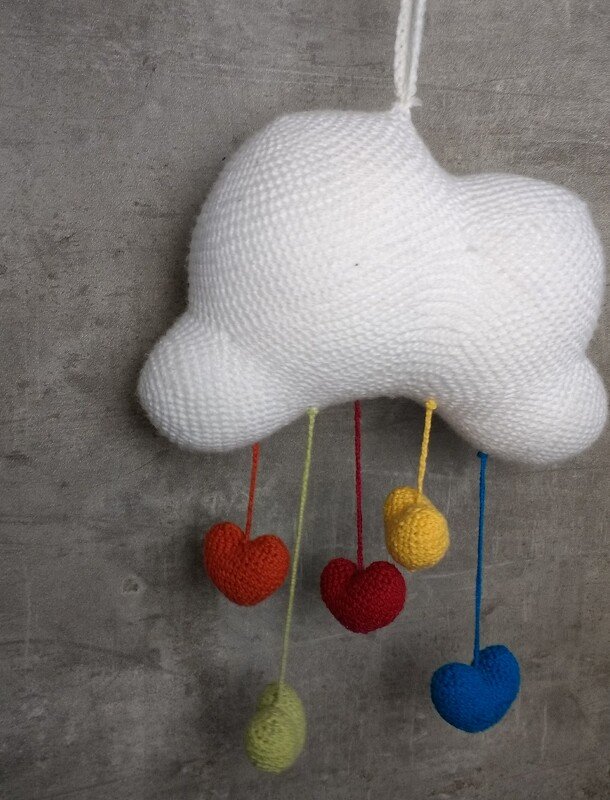 Wolken-Mobile "It's raining Love"