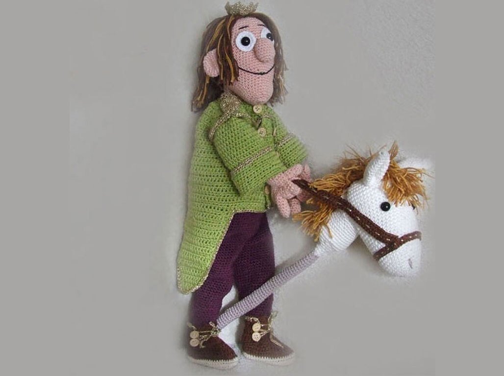 Crochet your own Prince Charming on a white horse