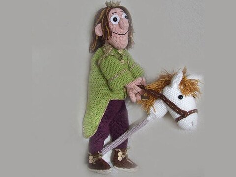 Crochet your own Prince Charming on a white horse