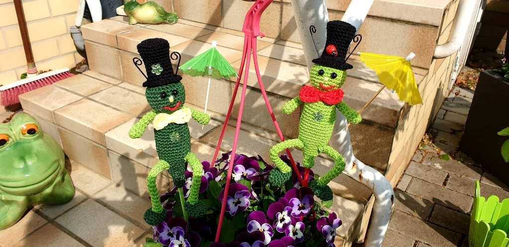 Häkelanleitung Blumenstecker Grashüpfer Fips - Bild 5