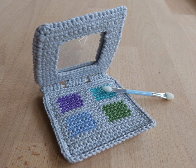 Häkelanleitung für Schminksachen: Lippenstift, Nagellack, Puderdose und Lidschatten