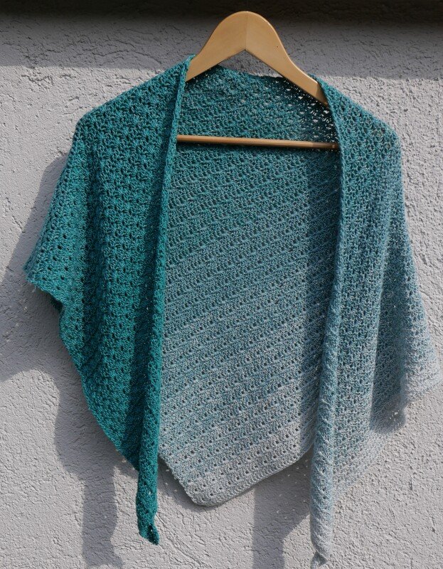 Häkelanleitung Dreieckstuch „Antje“ – Asymmetrisch,einfach nachzuhäkeln