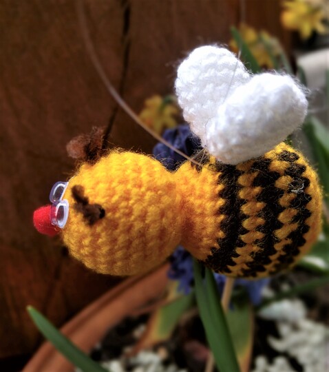 Kleines Bienchen zum anhängen - Häkelanleitung