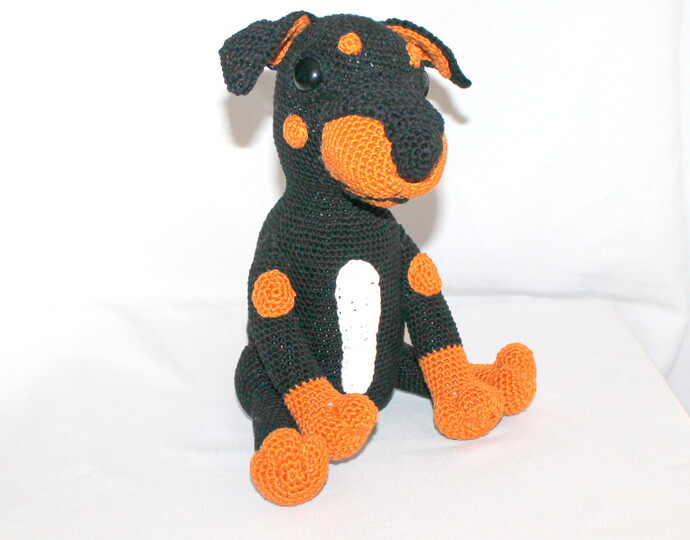 Crochet a Pinscher – Sam, a 25 cm Dog to Cuddle (EN & DE)