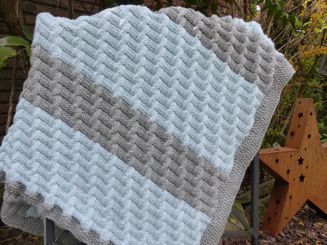 Strickanleitung Decke Baby Lindelöv