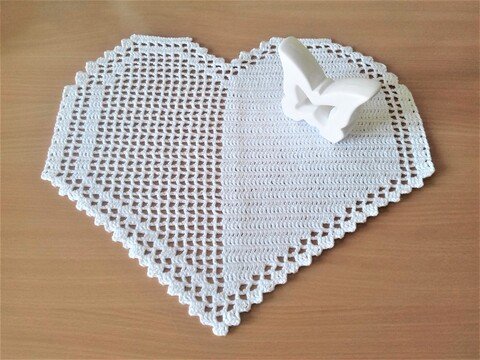 Häkelanleitung für Platzdeckchen / Deckchen EIN HERZ FÜR DICH