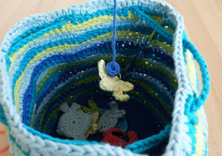 Häkelanleitung für ein Angel-Spiel: Aquarium mit Meerestieren und Angeln