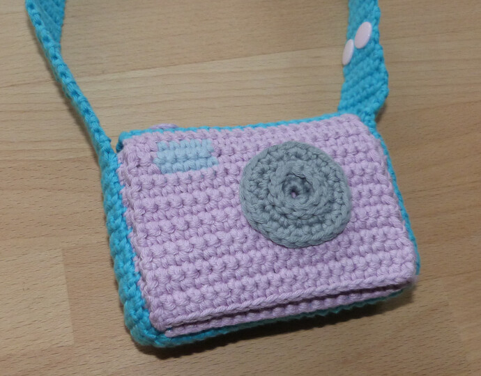 Häkelanleitung für eine Kindertasche "Kamera"