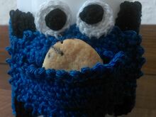 Tassenwärmer Cookie-Monster - gehäkelt, mit Tasche für Keks, für alle  Krümelmonster