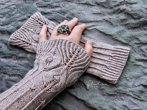 Arm Warmers “Feathers and Lines”, Knitting Pattern for 2 Sizes