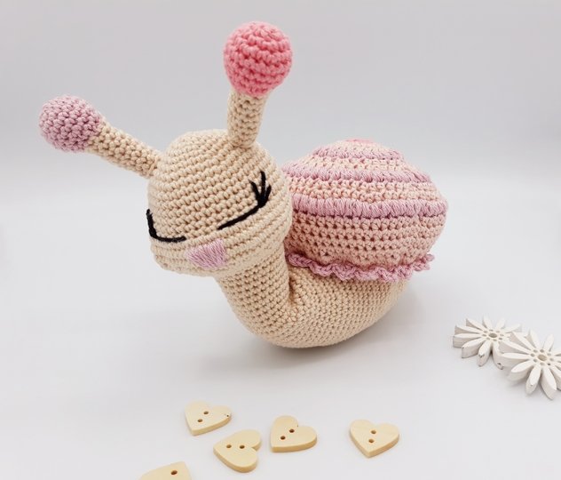 Schnecke Lilly- Häkelanleitung Amigurumi von Wolldiamant