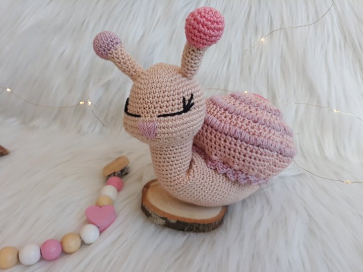 Schnecke Lilly- Häkelanleitung Amigurumi von Wolldiamant