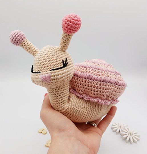 Schnecke Lilly- Häkelanleitung Amigurumi von Wolldiamant