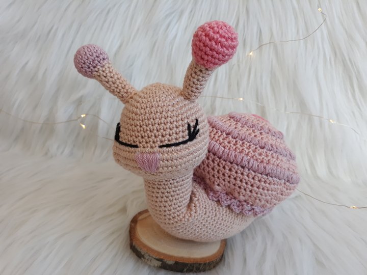 Schnecke Lilly- Häkelanleitung Amigurumi von Wolldiamant