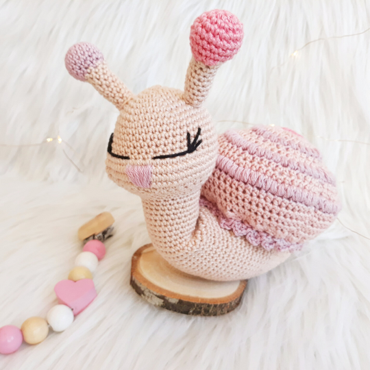 Schnecke Lilly- Häkelanleitung Amigurumi von Wolldiamant