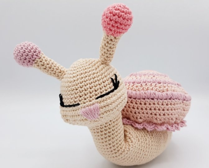 Schnecke Lilly- Häkelanleitung Amigurumi von Wolldiamant