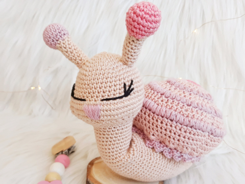 Schnecke Lilly- Häkelanleitung Amigurumi von Wolldiamant