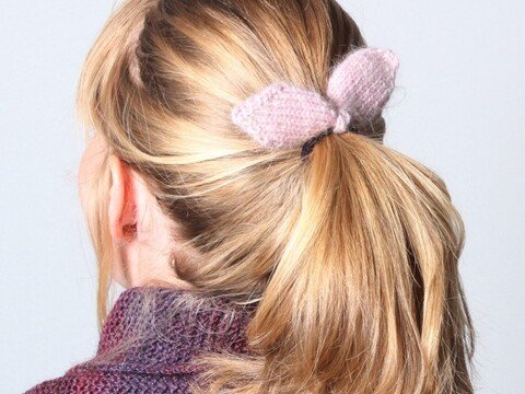 Gestrickter Haarschmuck