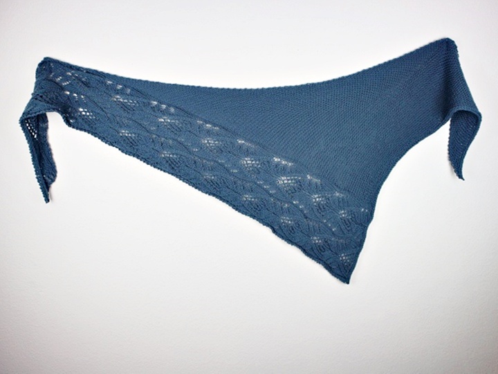 Knitting Pattern Shawl – Triangle  Lace Shawl PDF “Japanese Flowers”