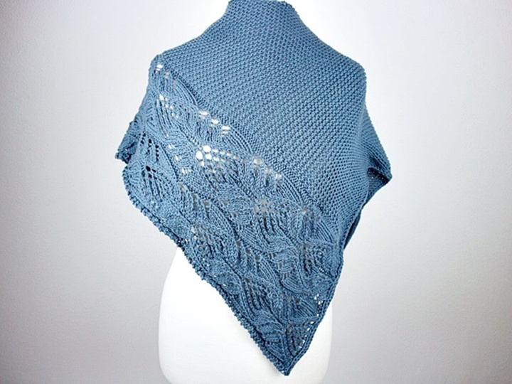 Strickanleitung Tuch mit Lacemuster – Dreieckstuch „Japanese Flowers“